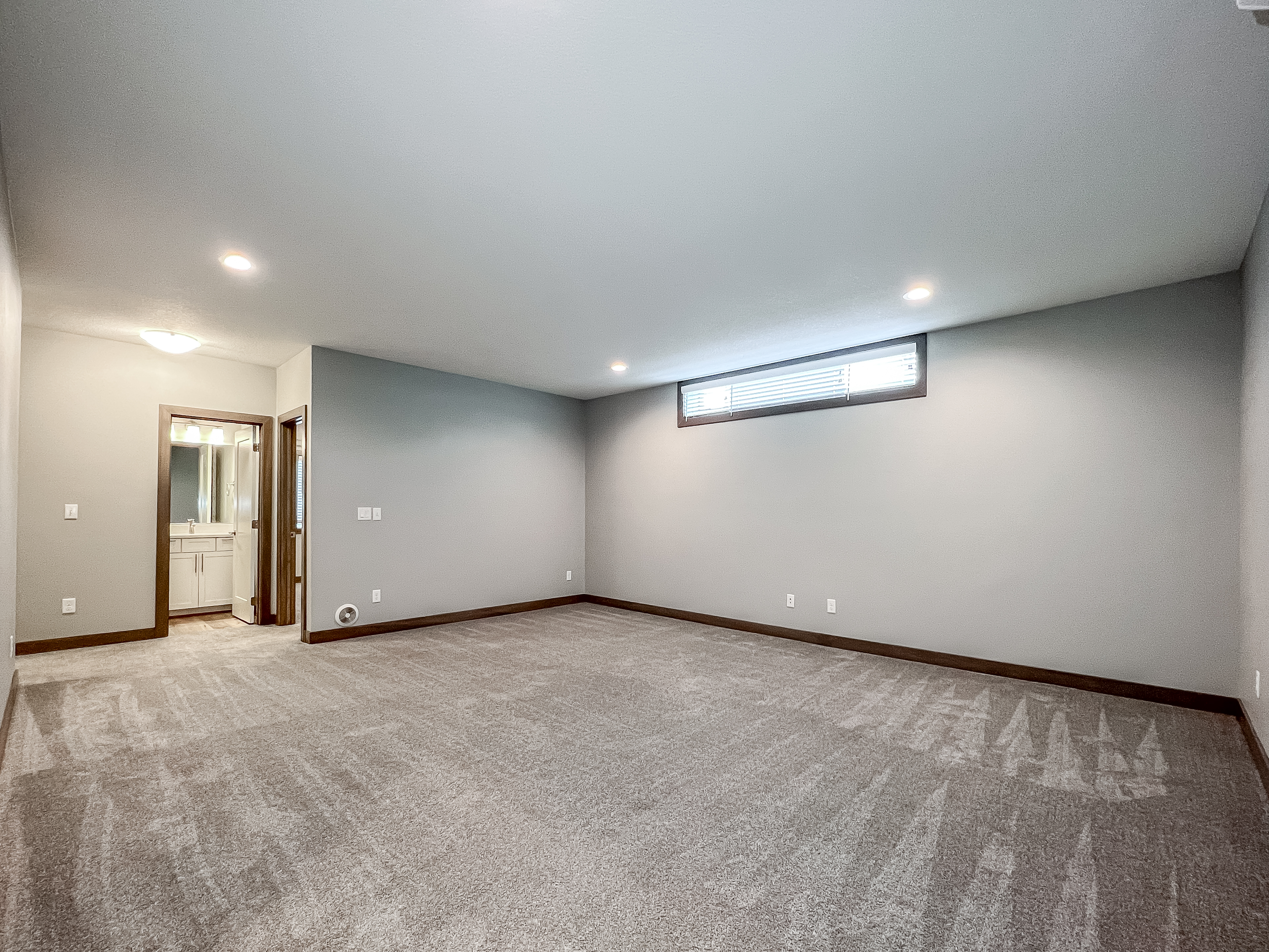 1909 NE Little Beaver Dr — interior