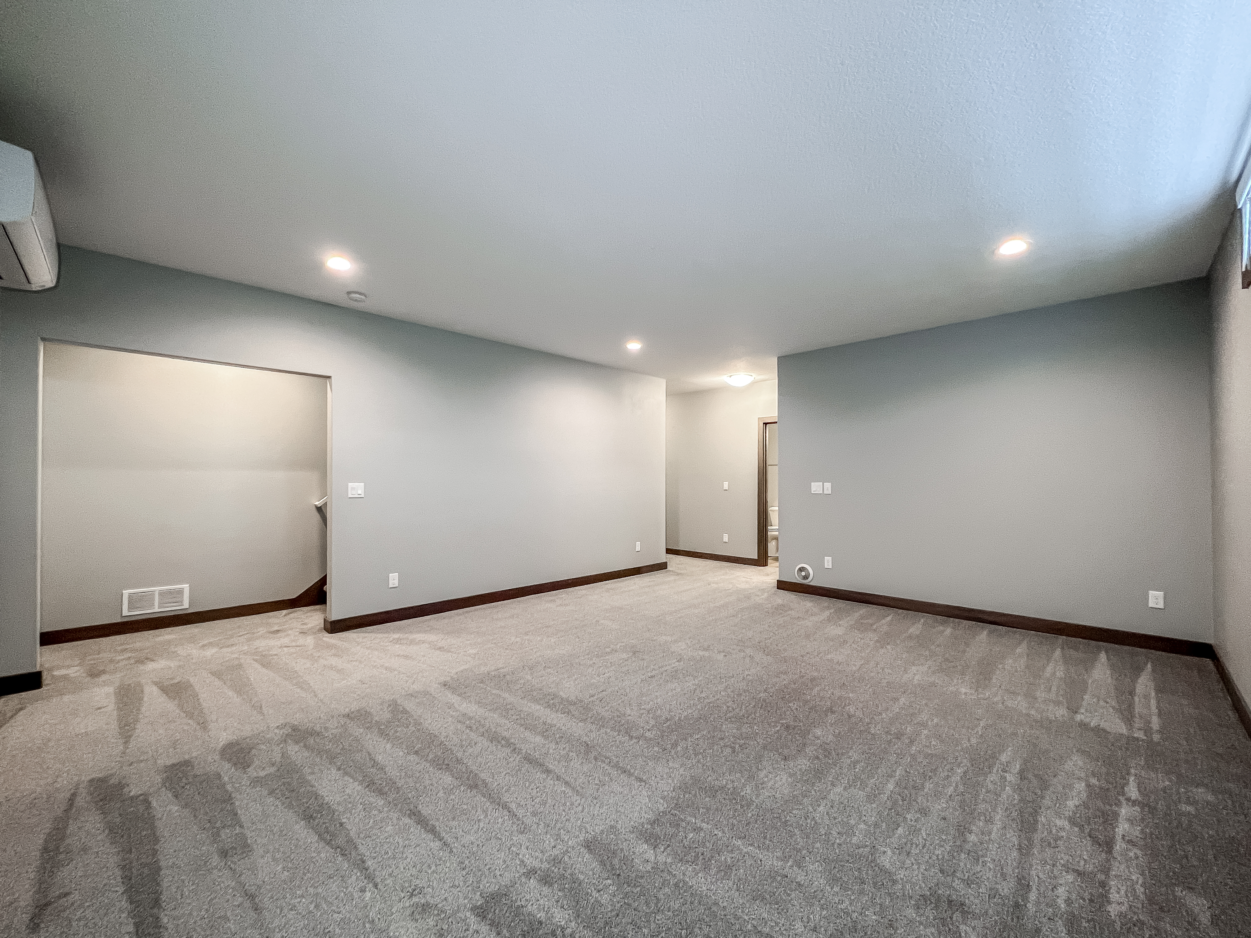 1909 NE Little Beaver Dr — interior
