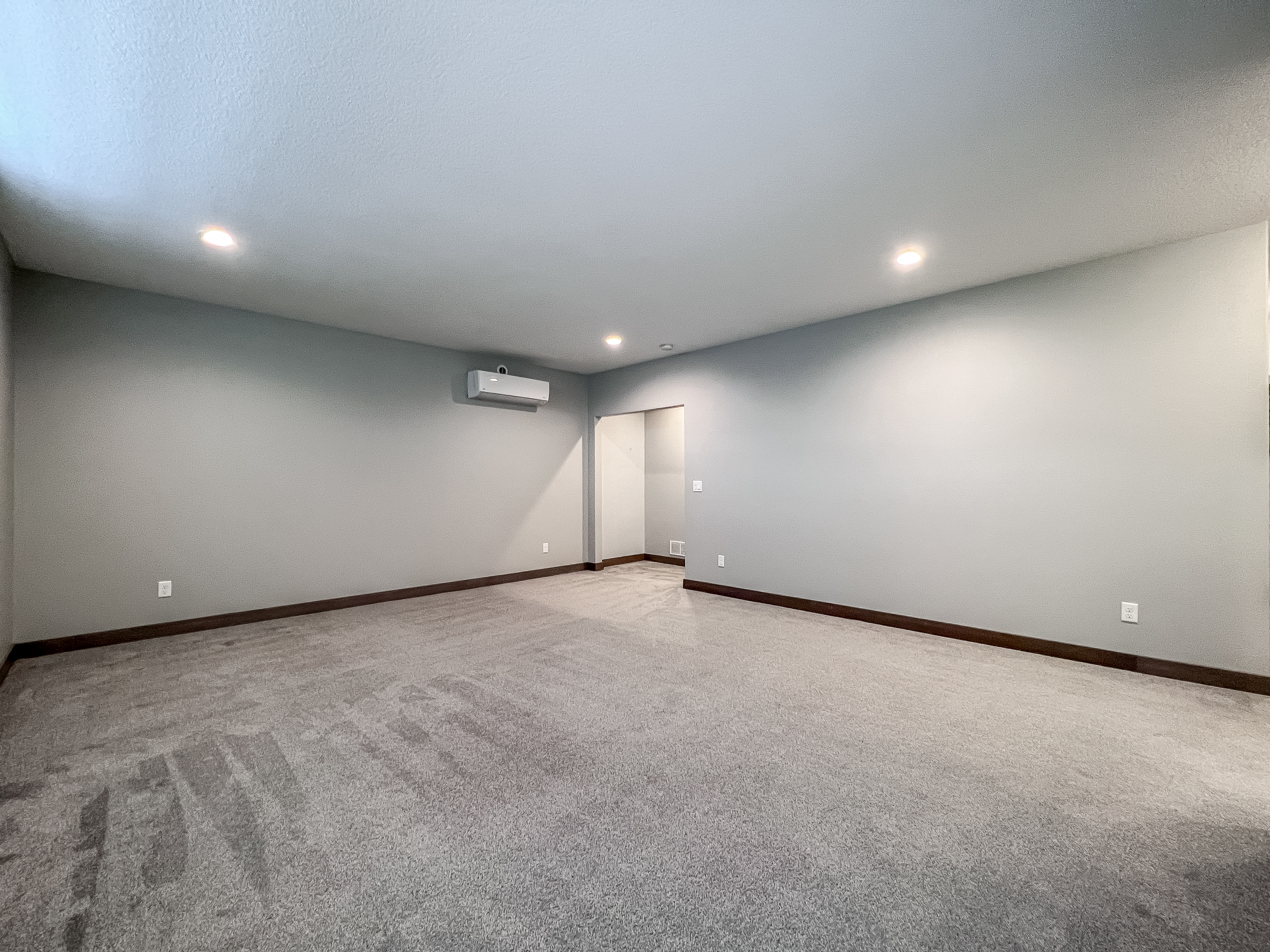 1909 NE Little Beaver Dr — interior