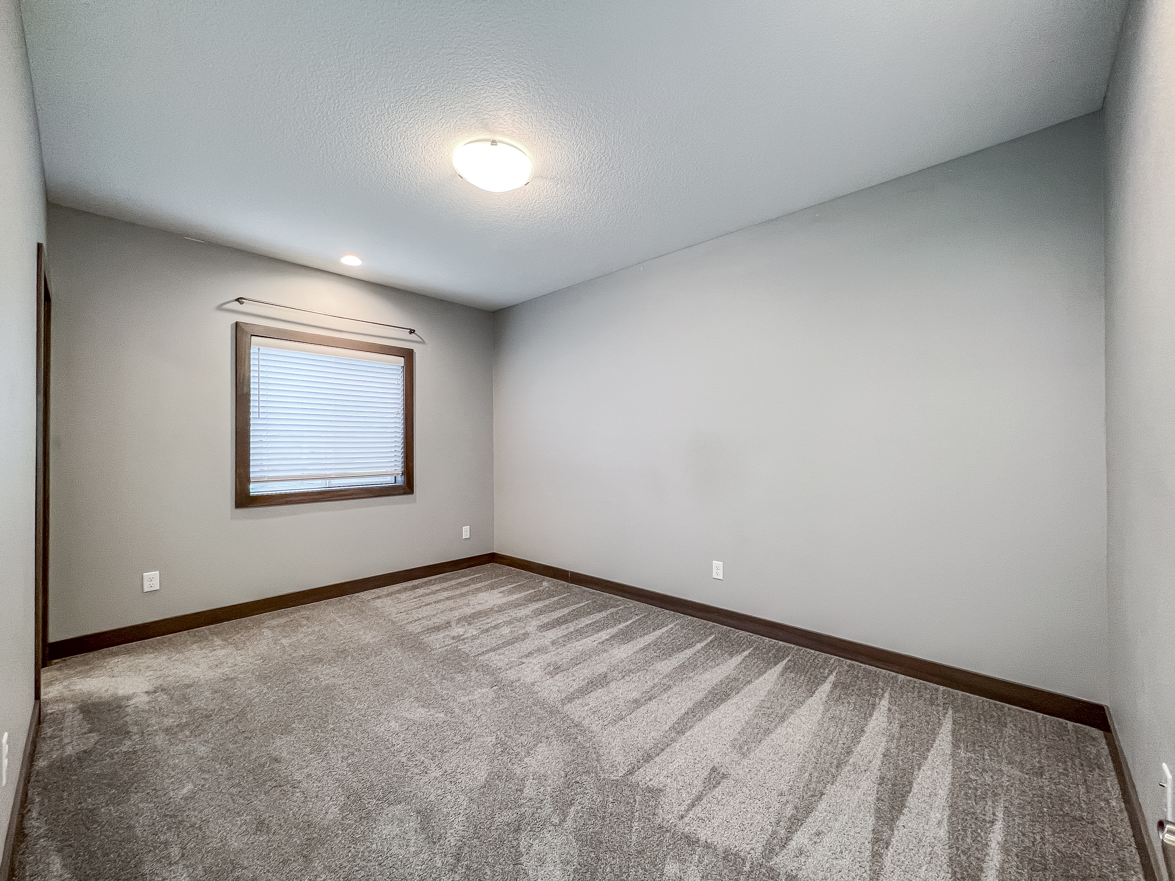 1909 NE Little Beaver Dr — interior