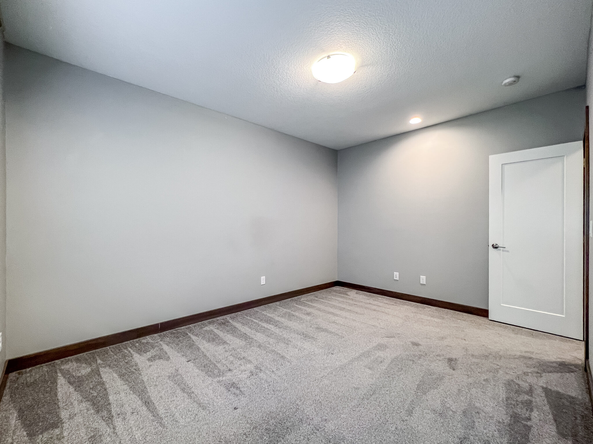 1909 NE Little Beaver Dr — interior