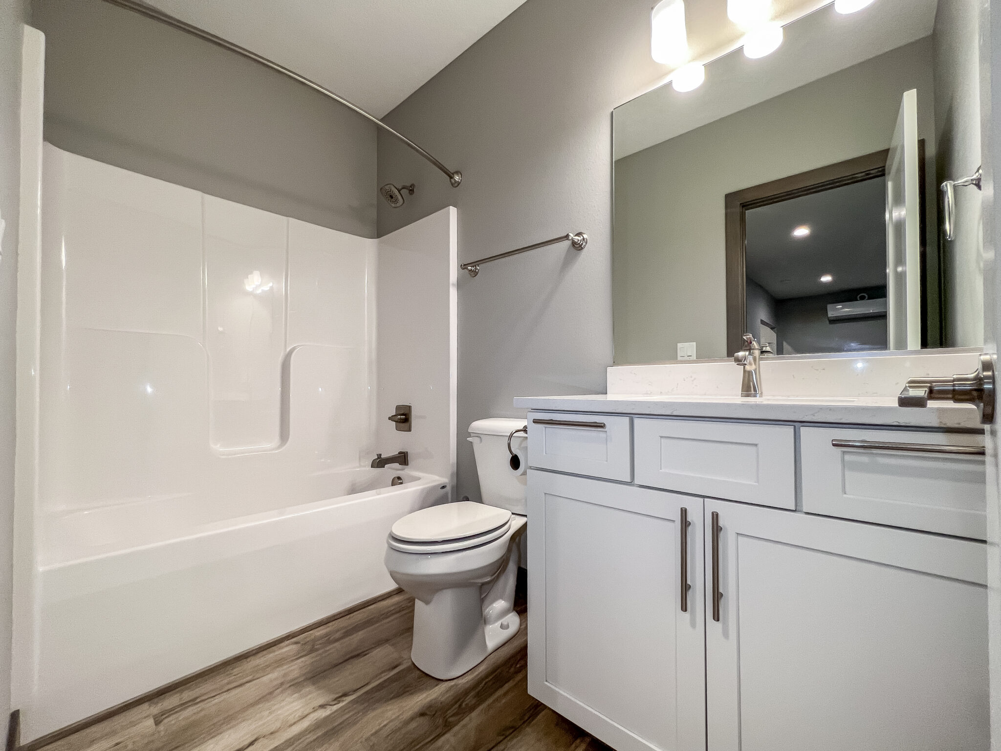 1909 NE Little Beaver Dr — interior