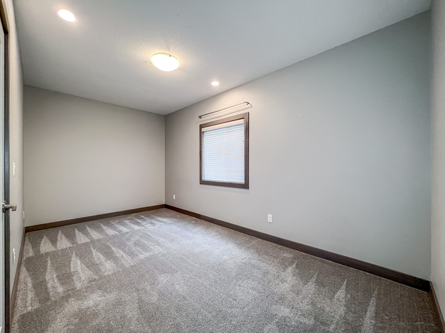 1909 NE Little Beaver Dr — interior