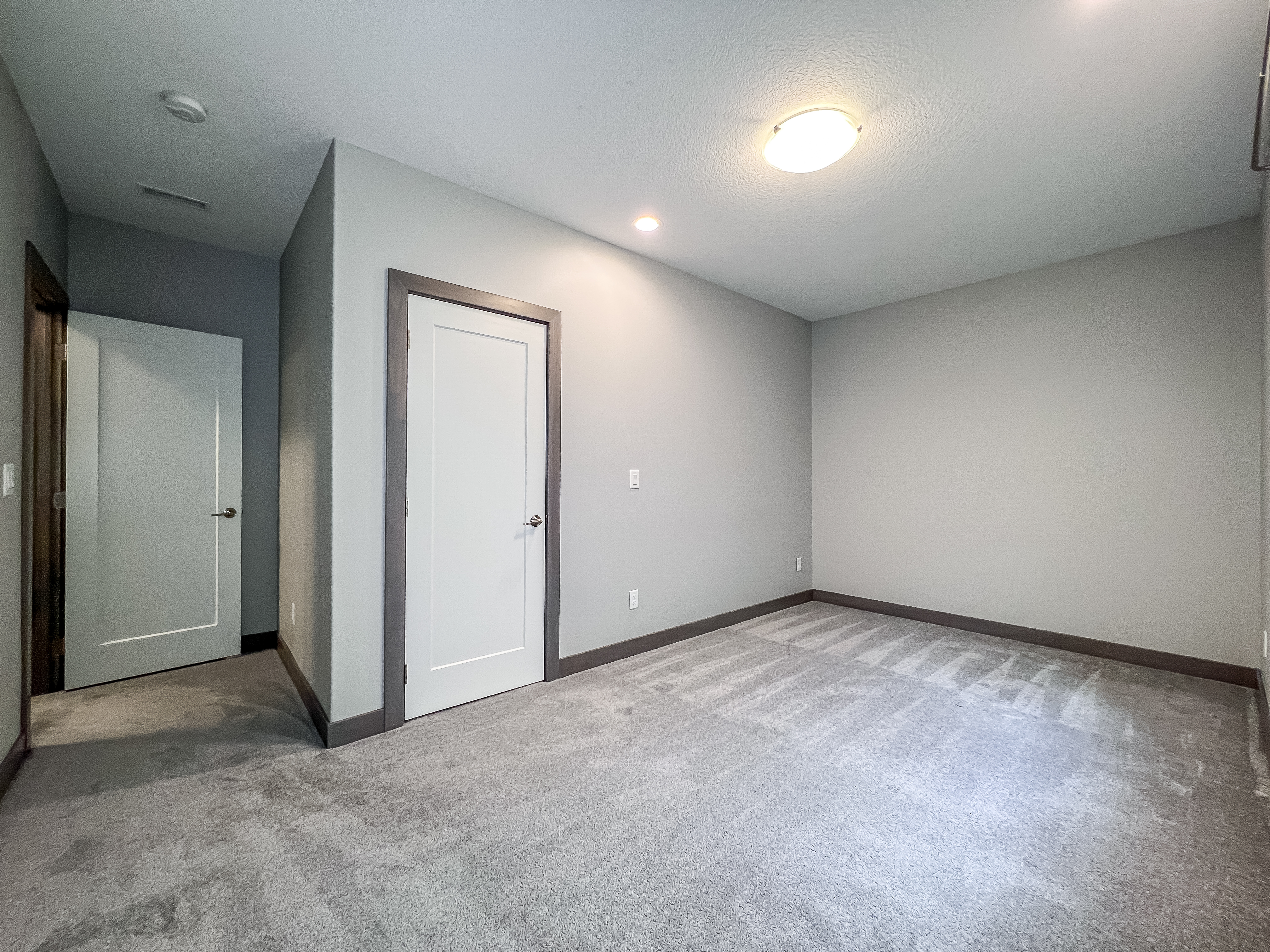 1909 NE Little Beaver Dr — interior