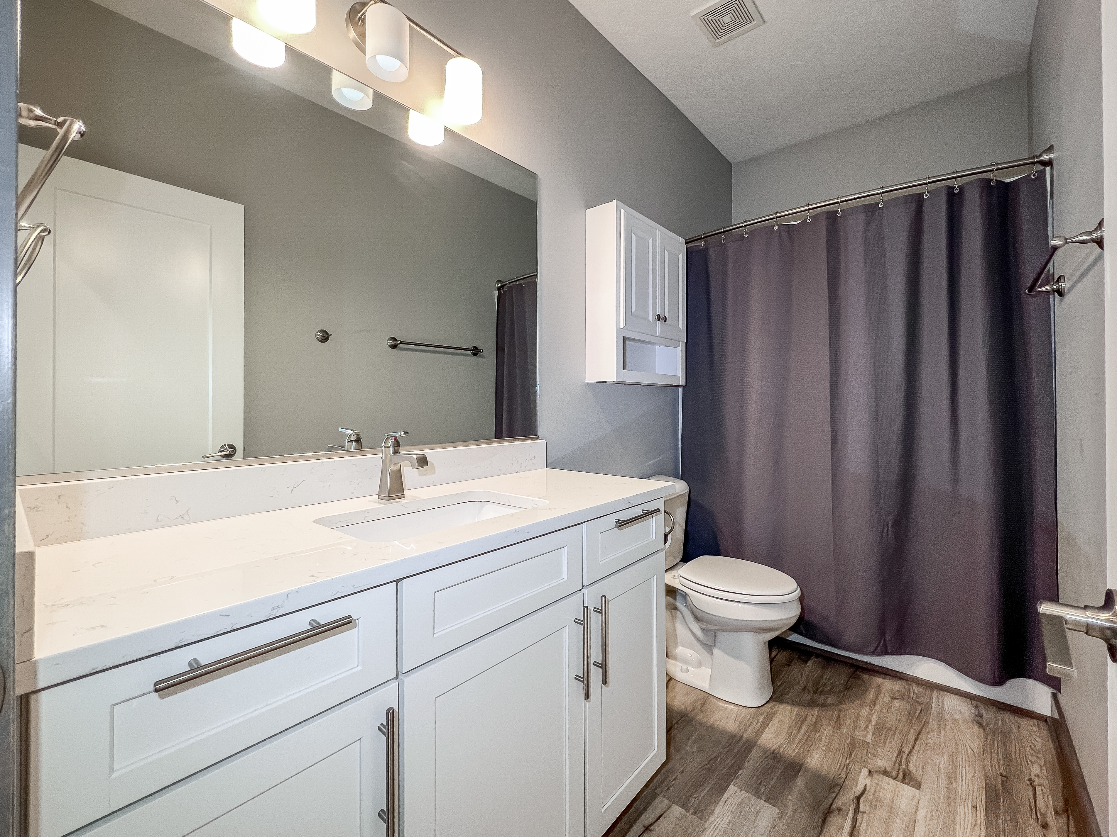 1909 NE Little Beaver Dr — interior