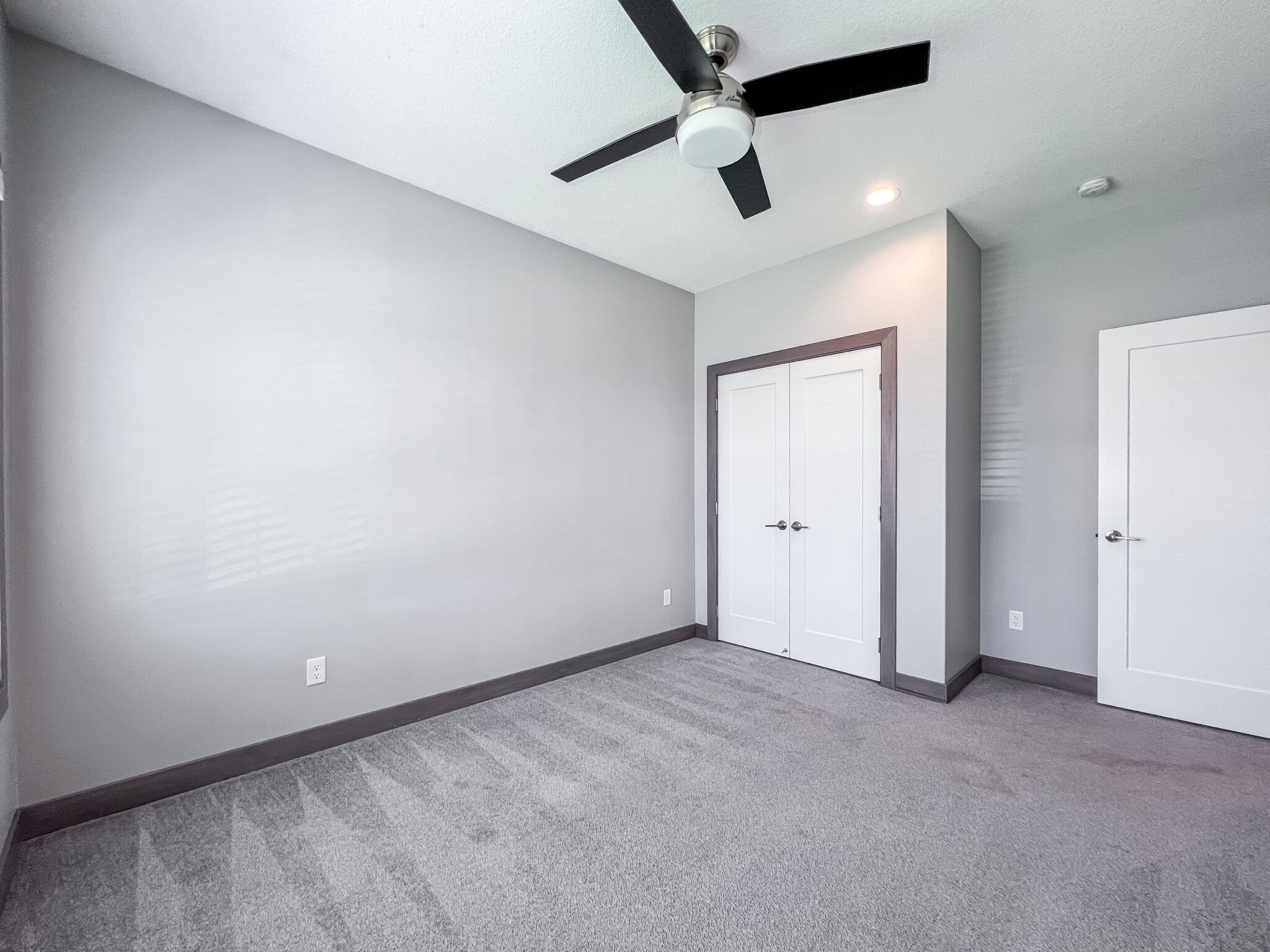 1909 NE Little Beaver Dr — interior