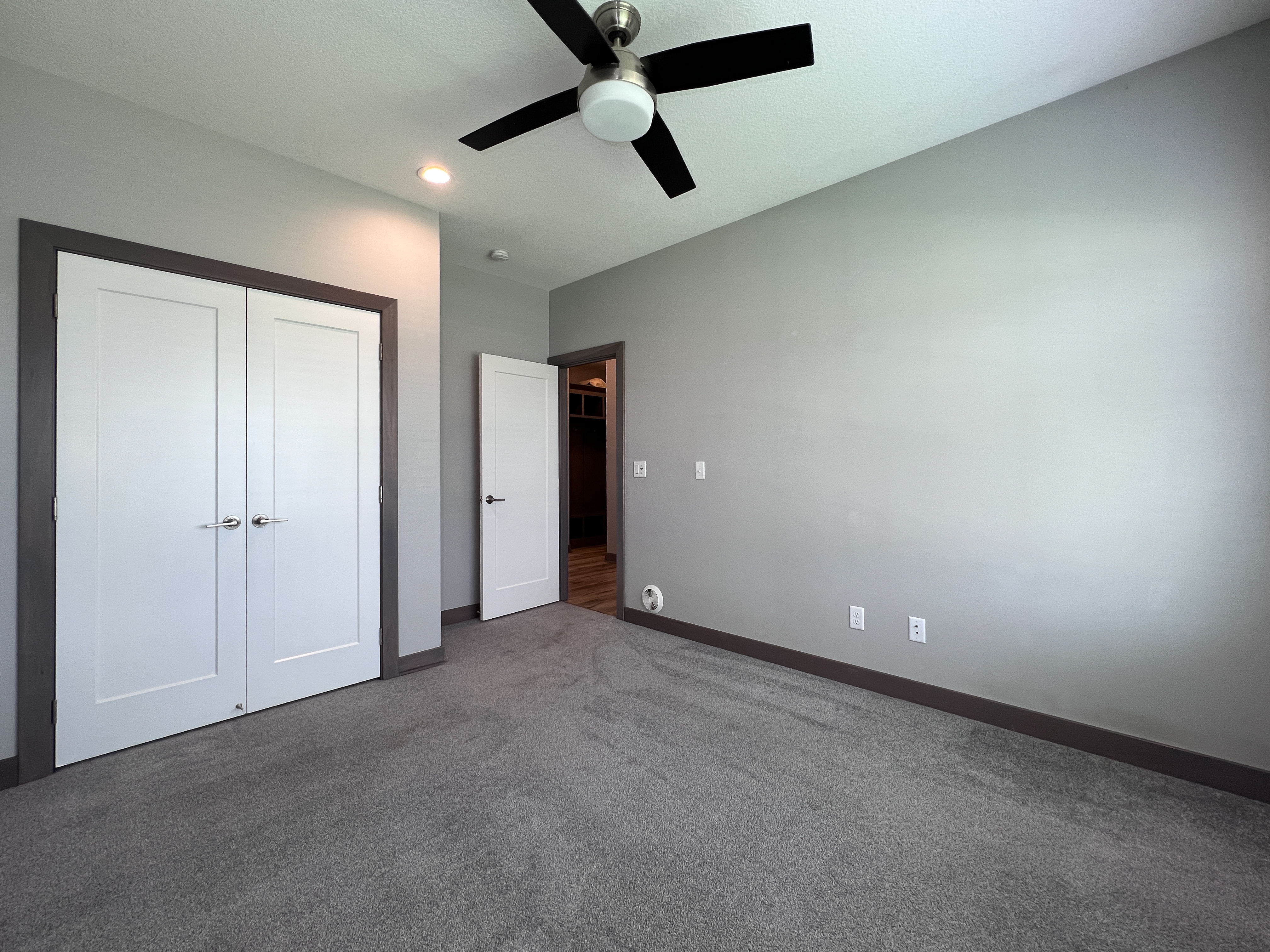 1909 NE Little Beaver Dr — interior
