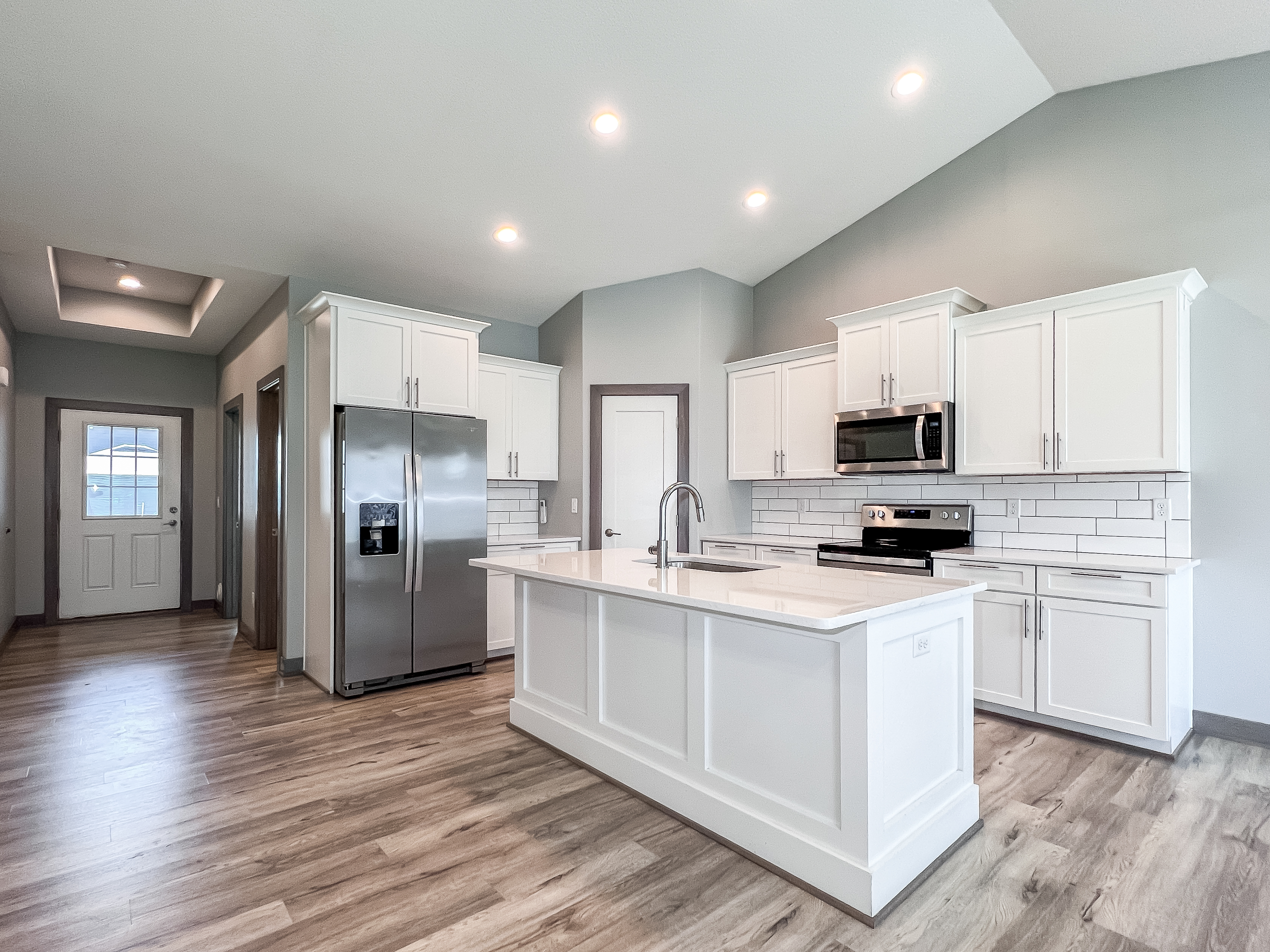 1909 NE Little Beaver Dr — interior