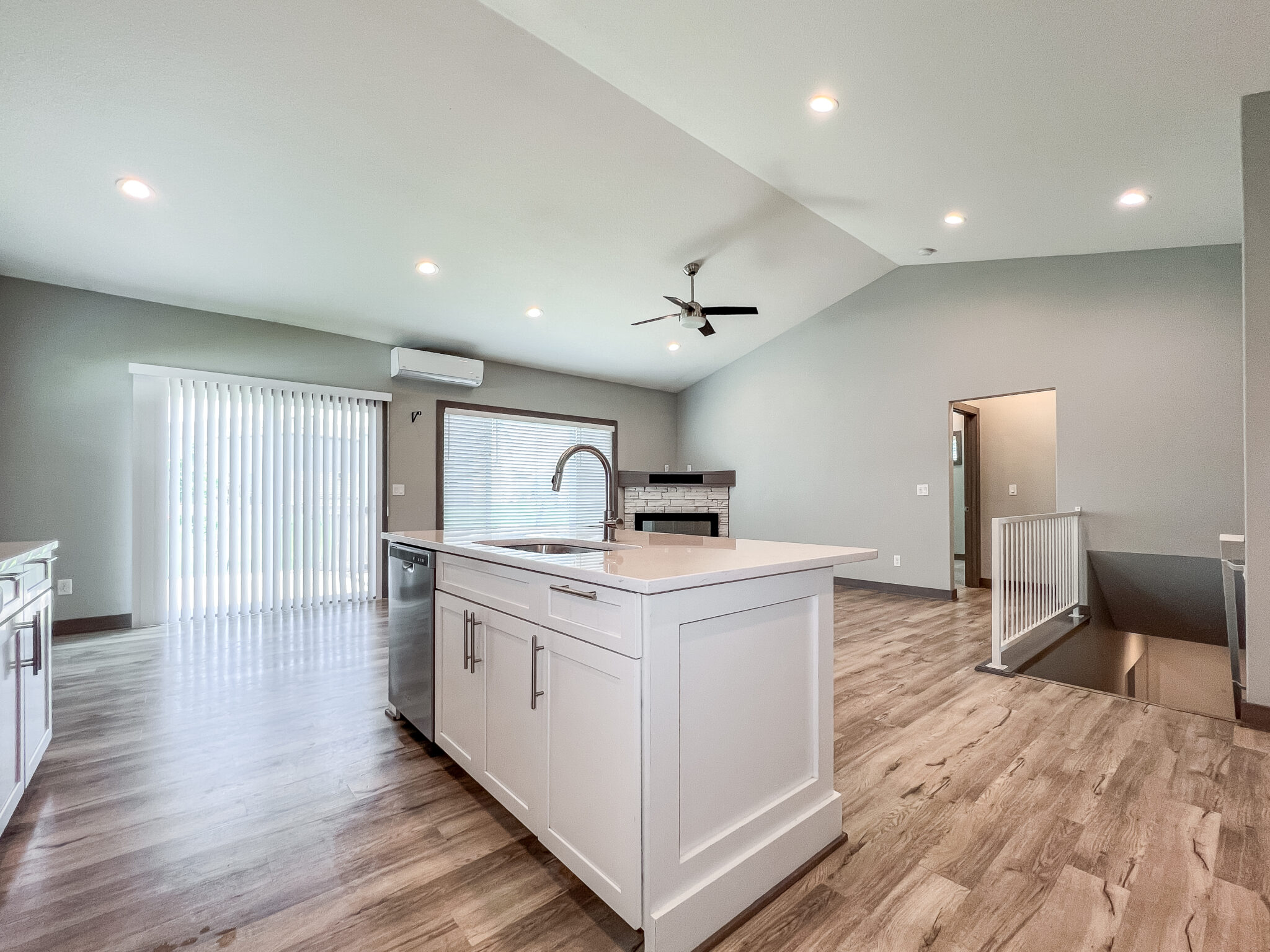 1909 NE Little Beaver Dr — interior