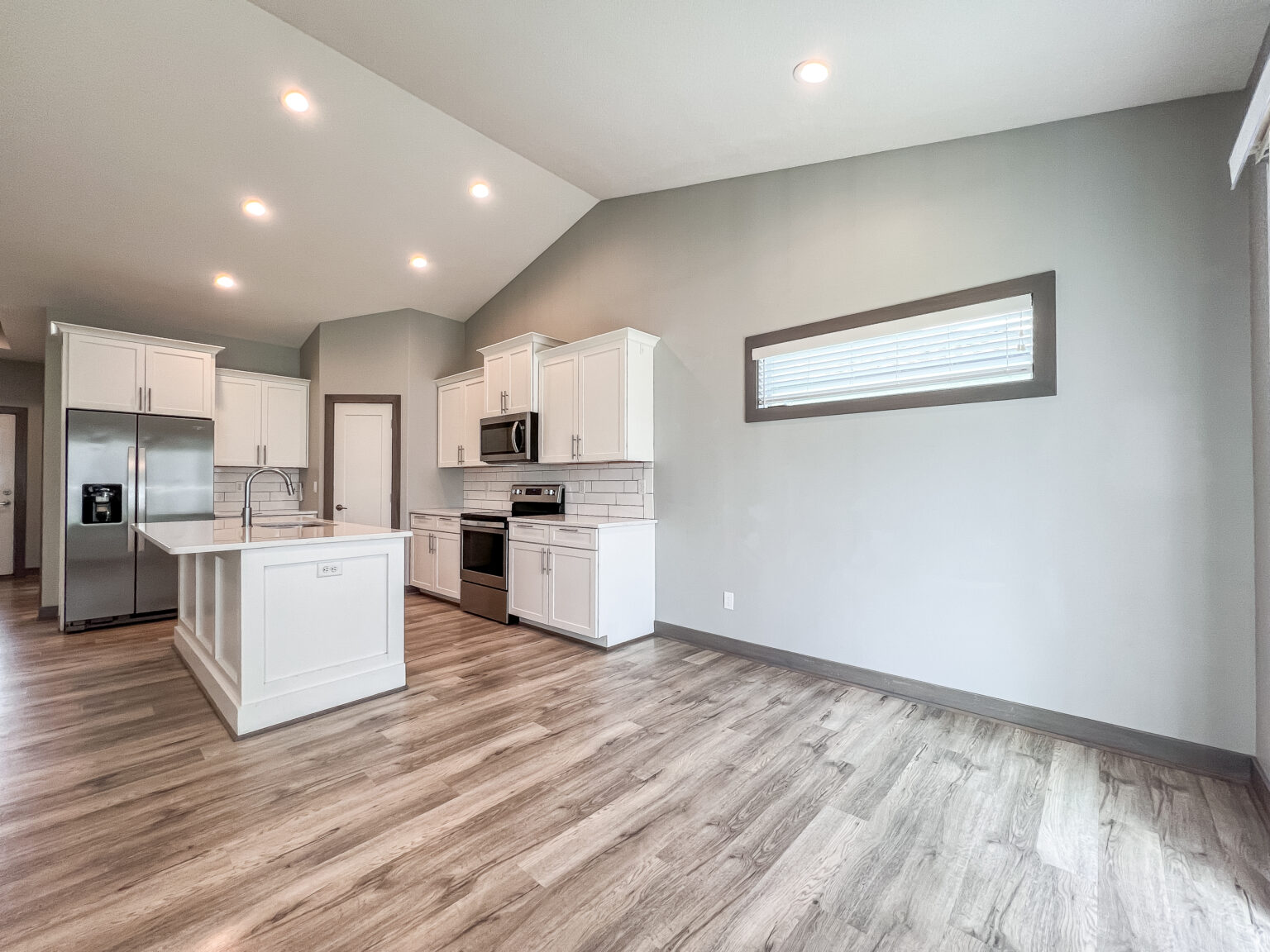 1909 NE Little Beaver Dr — interior