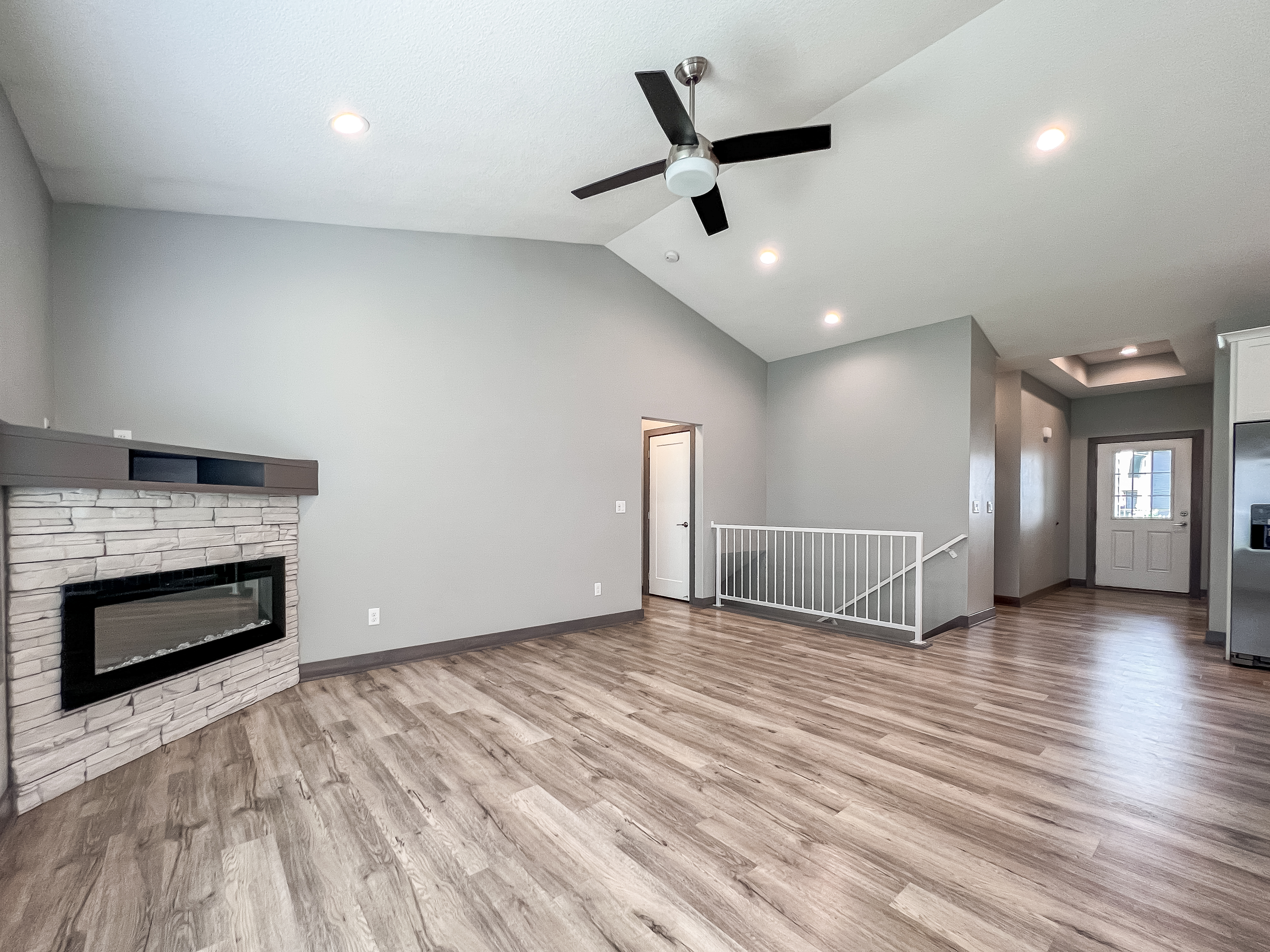 1909 NE Little Beaver Dr — interior