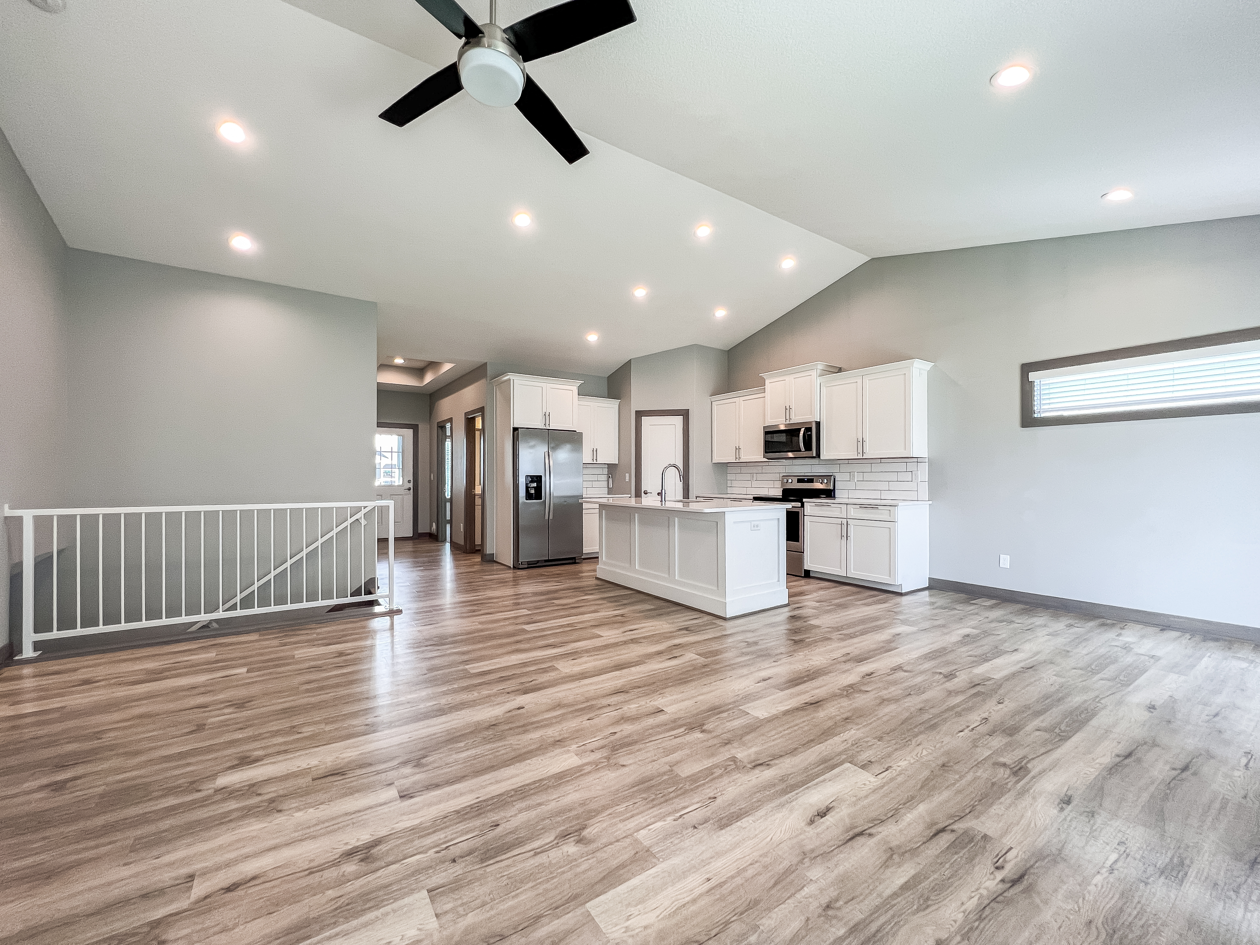 1909 NE Little Beaver Dr — interior