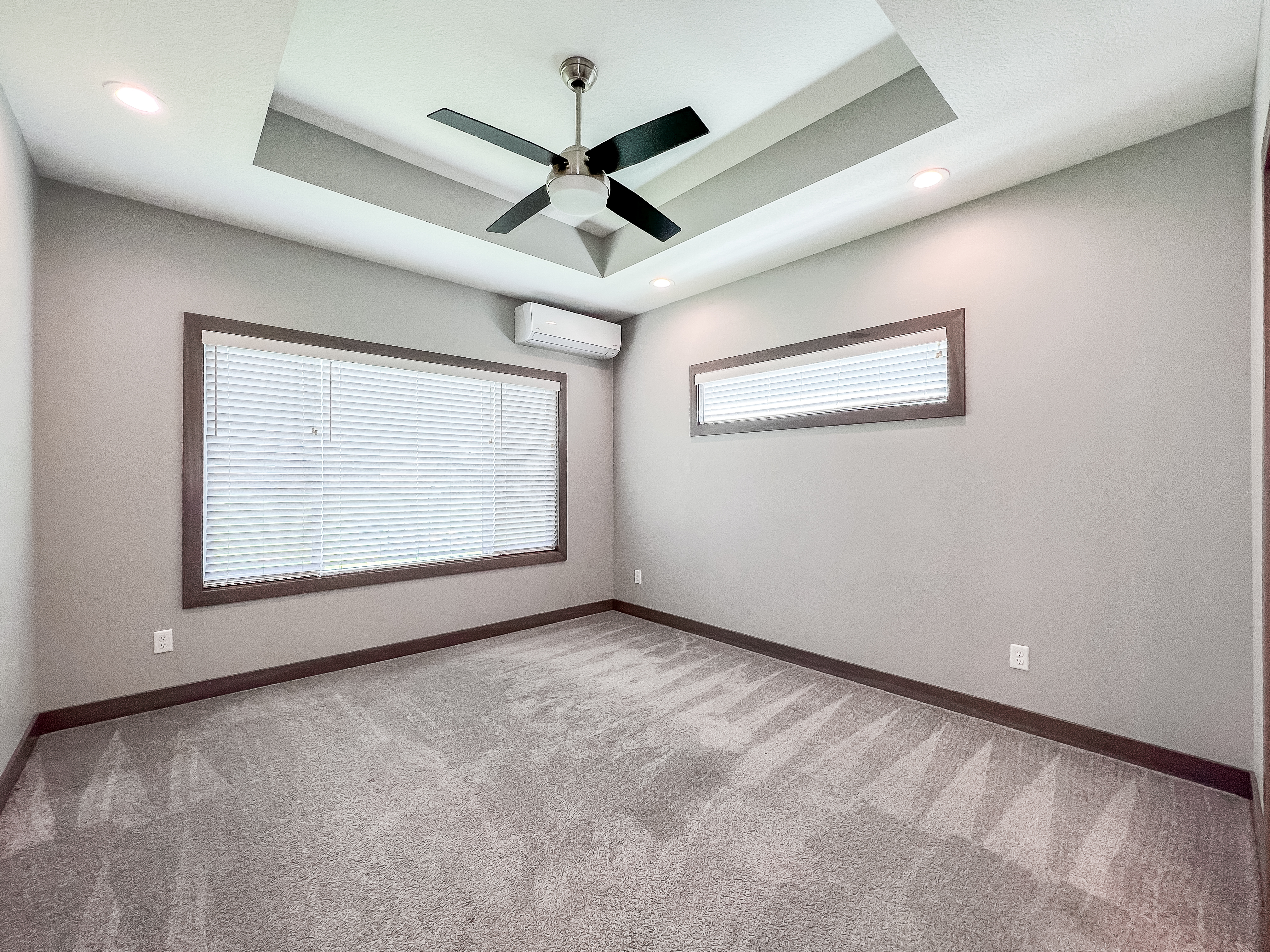 1909 NE Little Beaver Dr — interior
