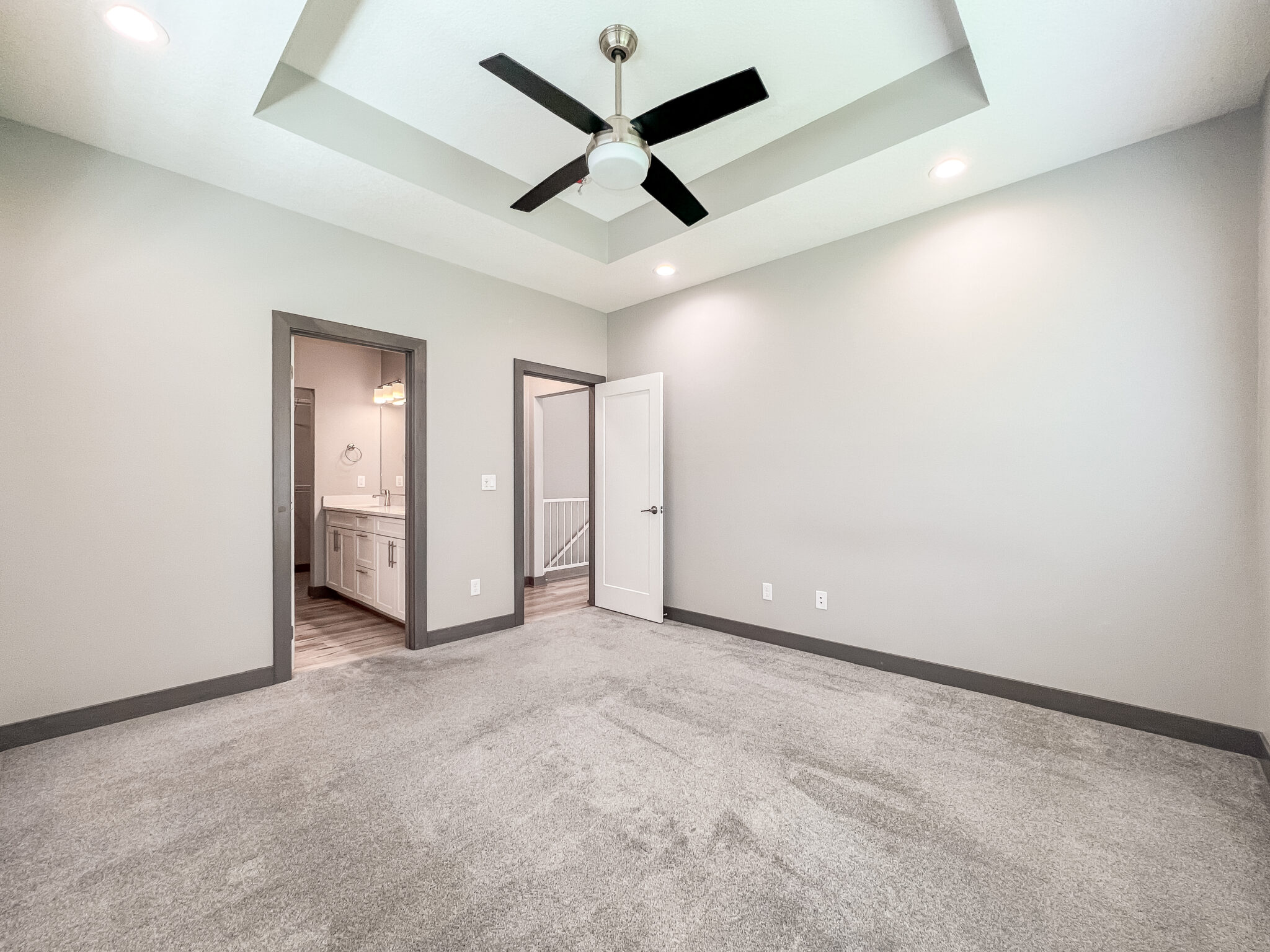1909 NE Little Beaver Dr — interior
