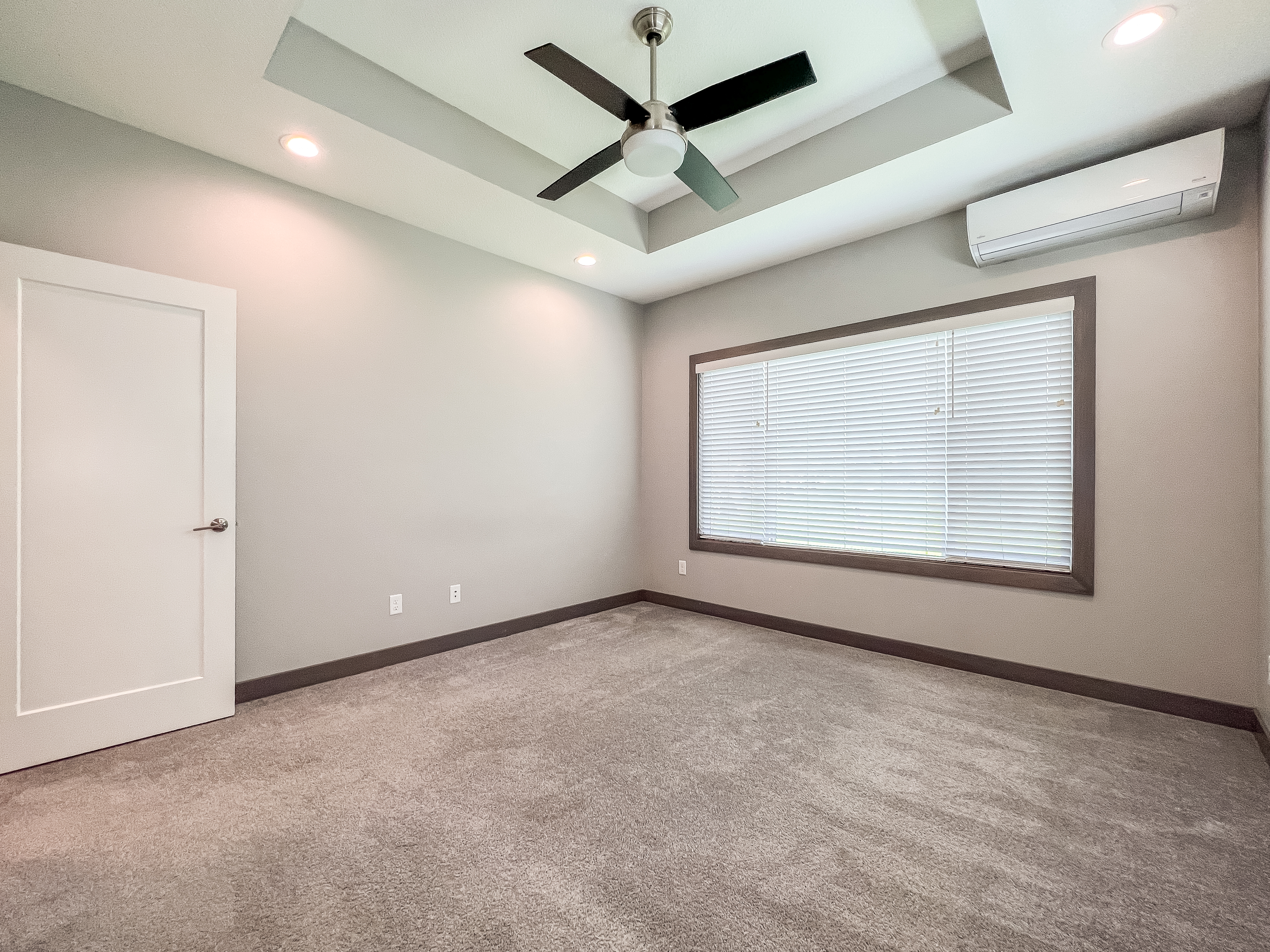 1909 NE Little Beaver Dr — interior
